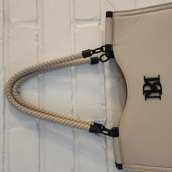 Badgely Mischka handbag faux leather barely used. - Picture 3 of 8